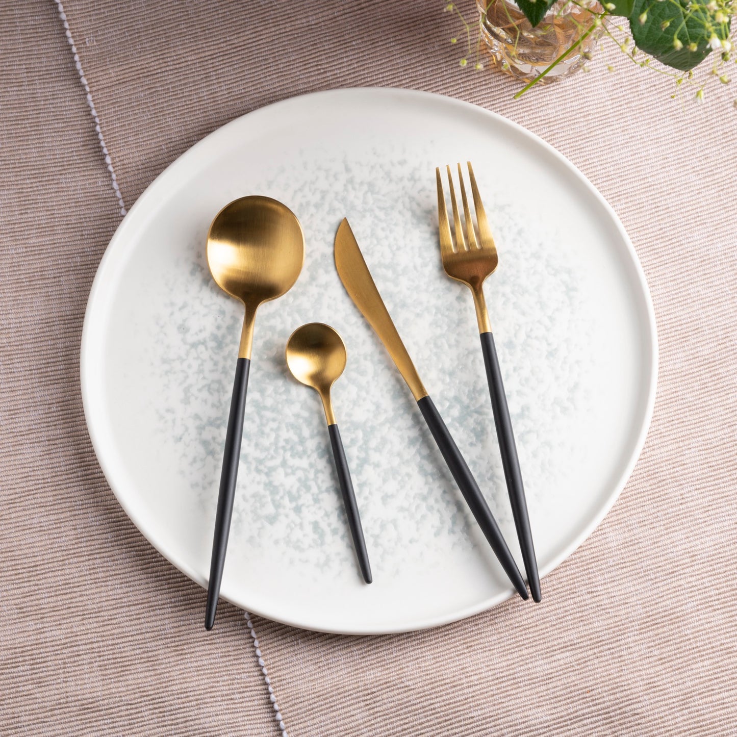 Manhattan Mood - Golden Black Cutlery Set of 4