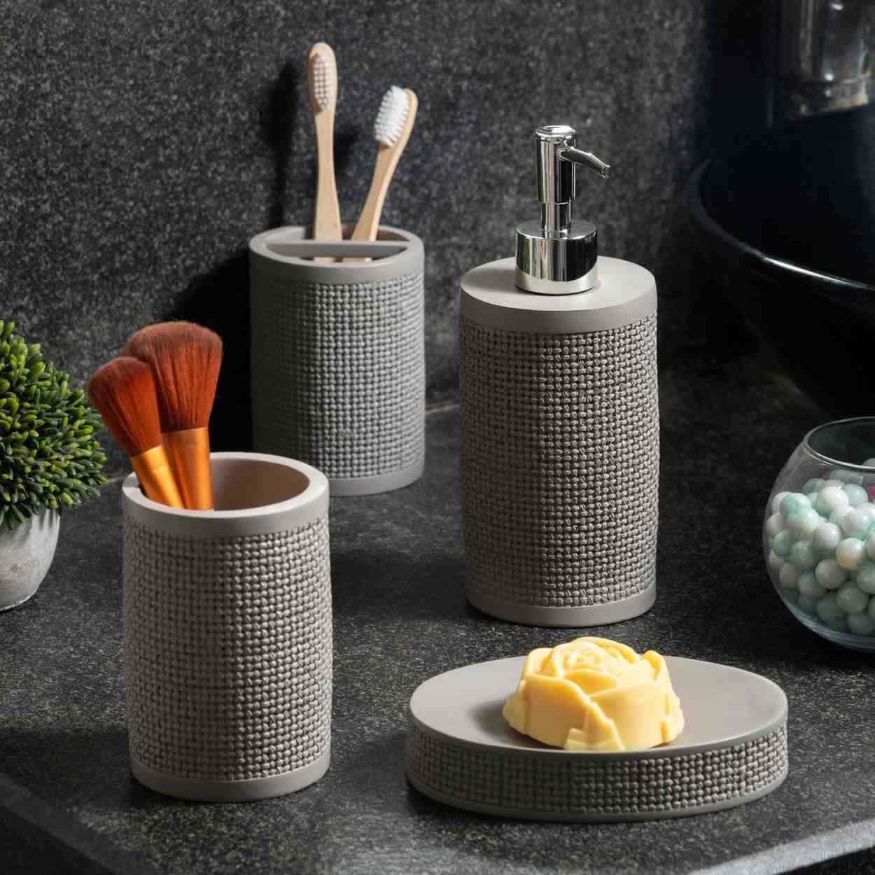 Linza Bathroom Set - Resin - Set of 4