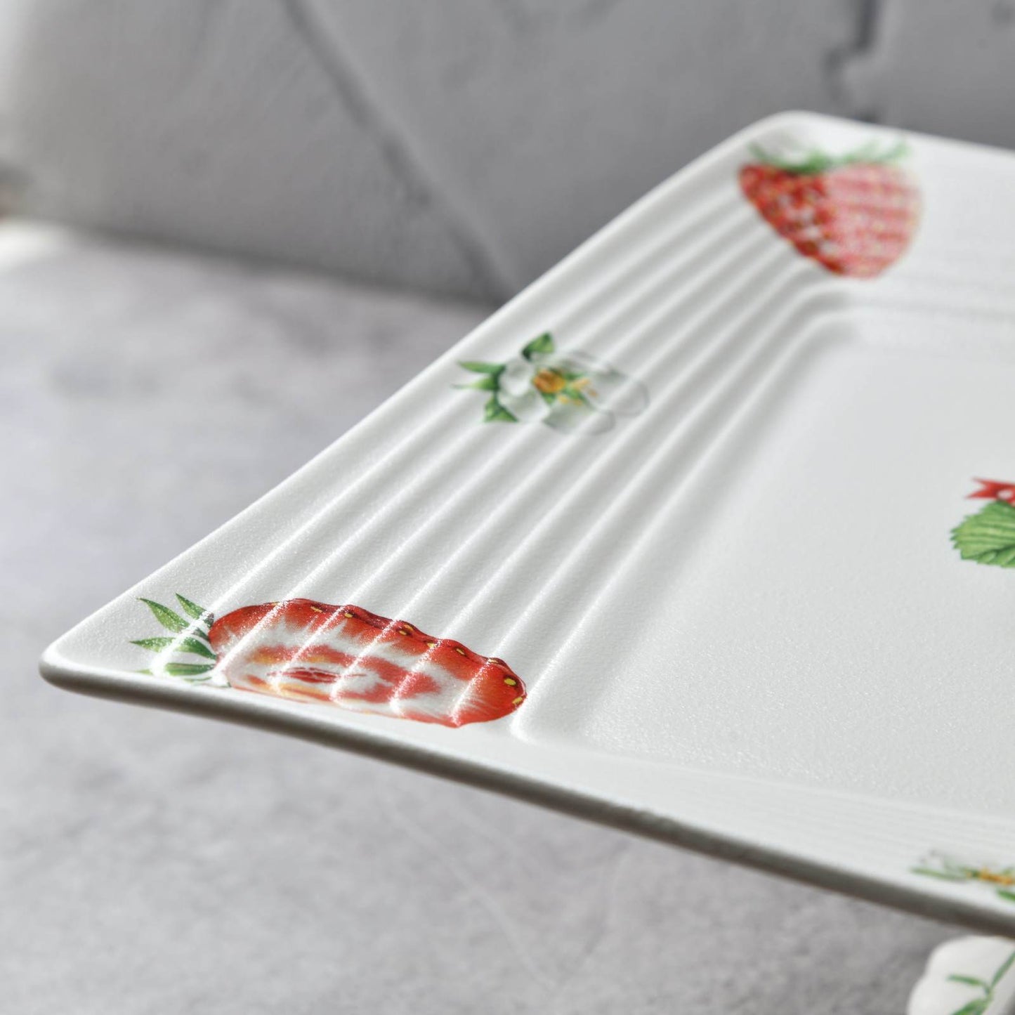 Vintage strawberry Garden Cake/Dessert Stand