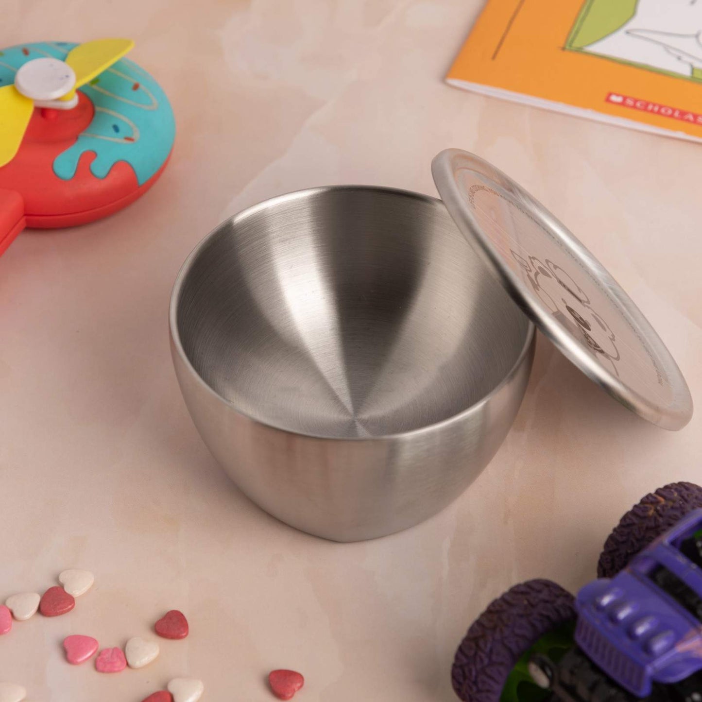 Cub club bowl with lid