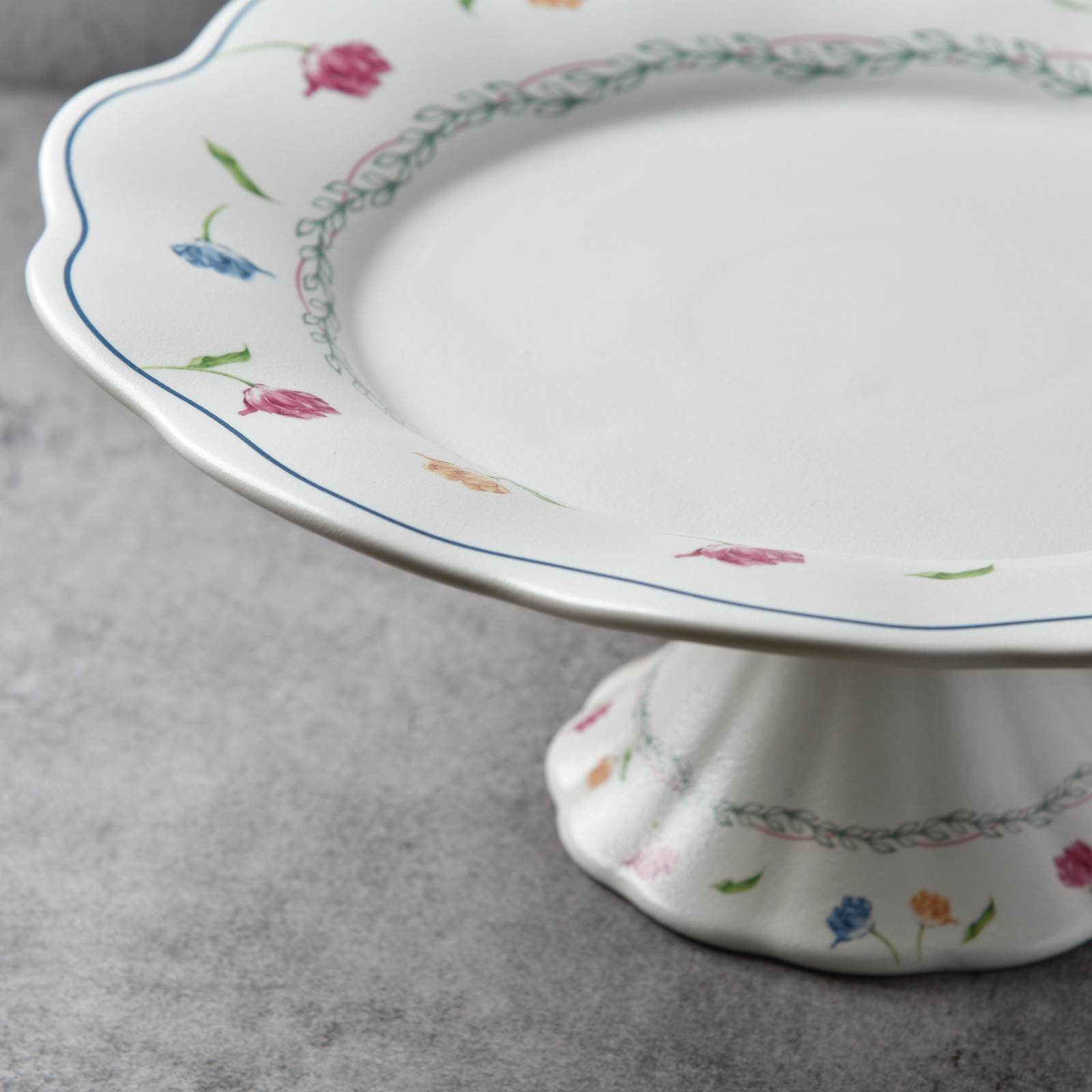 English Blossom Scalloped Cake Stand