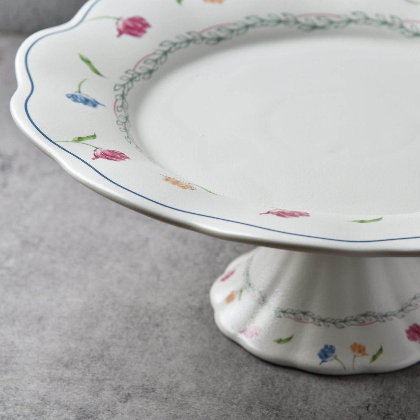 English Blossom Scalloped Cake Stand