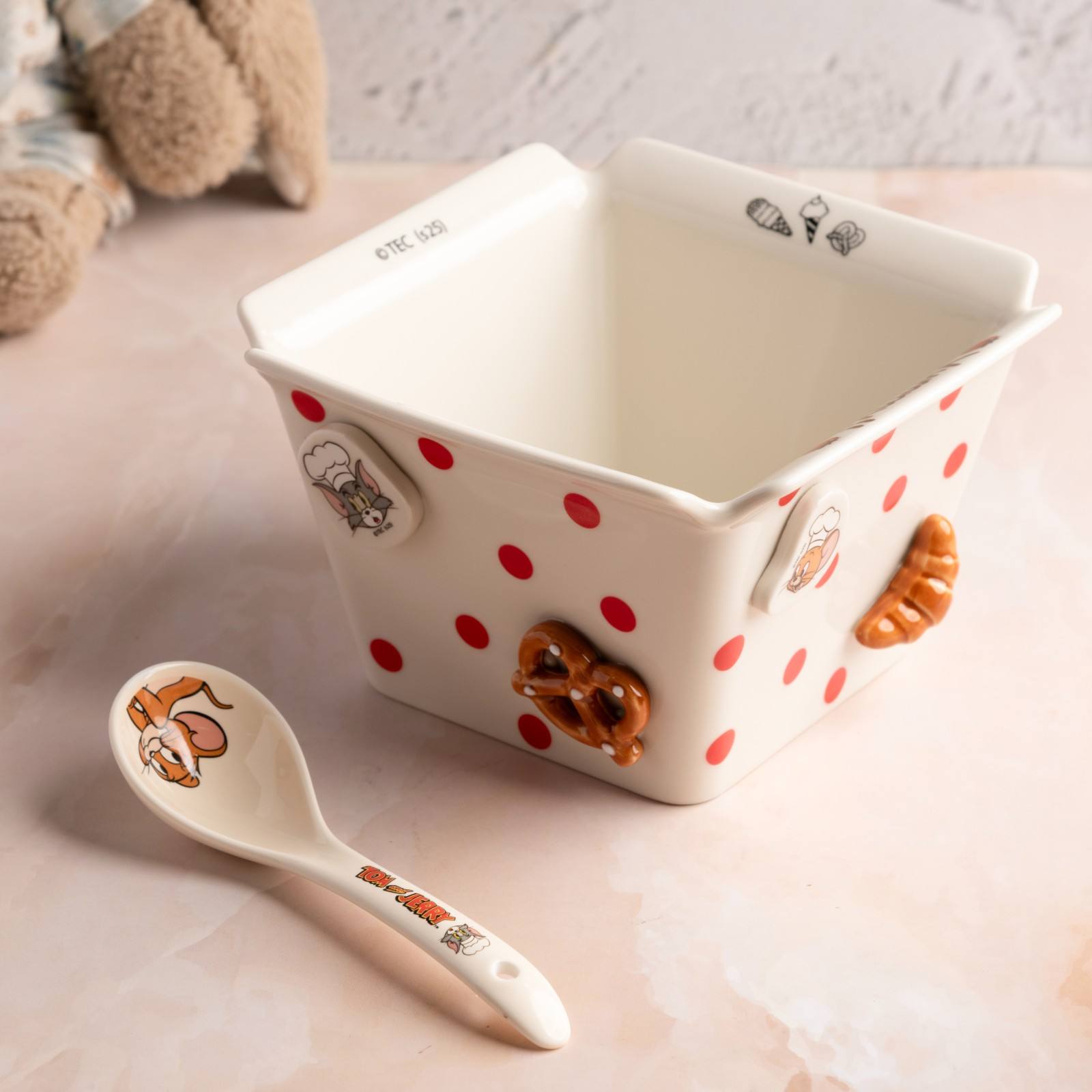 Tom and Jerry Kids Nibble Tub with Spoon