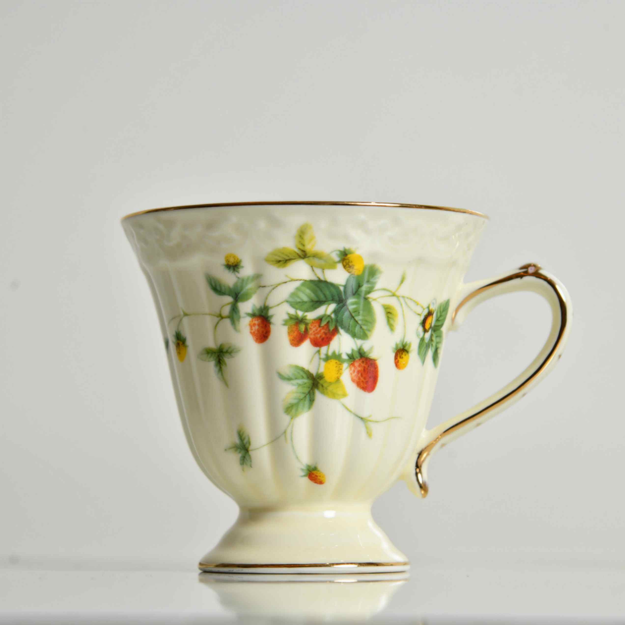 Vintage Royal Tea Cup & Saucer - set of 2 - 200ml
